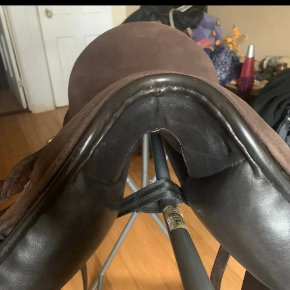 Sankey Dressage Saddle - Picture 11 of 12